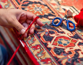 خدمات تخصصی و حرفه ای رفوی فرش در قالیشویی مشهد